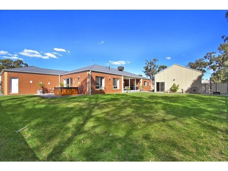 9 Bridle Court, Maiden Gully VIC 3551