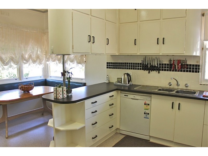 8 Clifton Street, Charlton VIC 3525