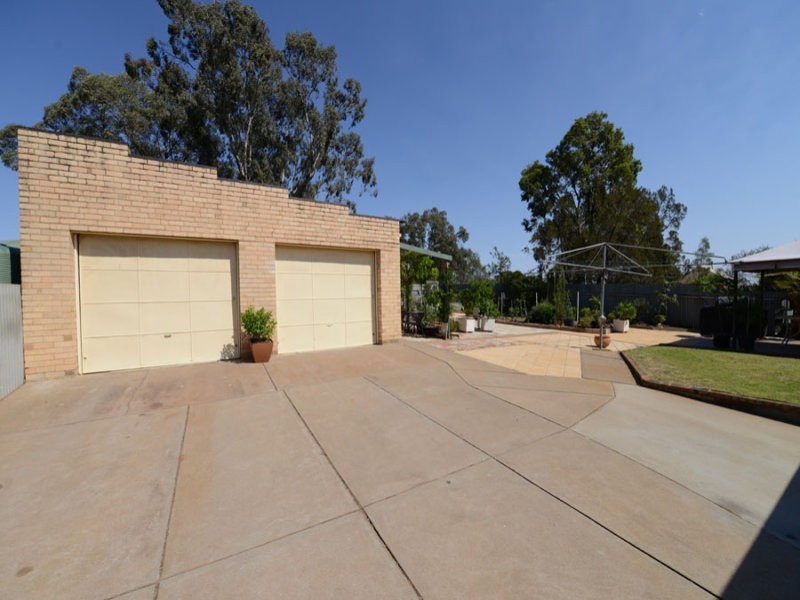 8 Clifton Street, Charlton VIC 3525