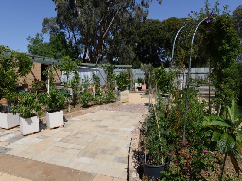 8 Clifton Street, Charlton VIC 3525