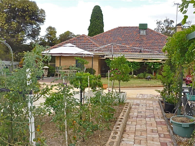 8 Clifton Street, Charlton VIC 3525