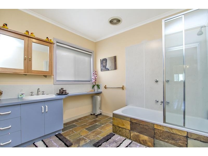 15 Dawson Drive, Maiden Gully VIC 3551