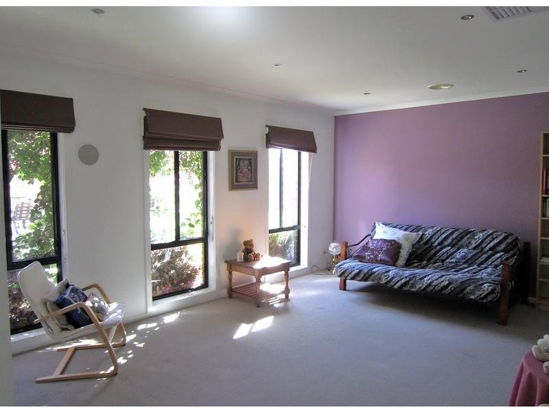54 Londonderry Way, Epsom VIC 3551