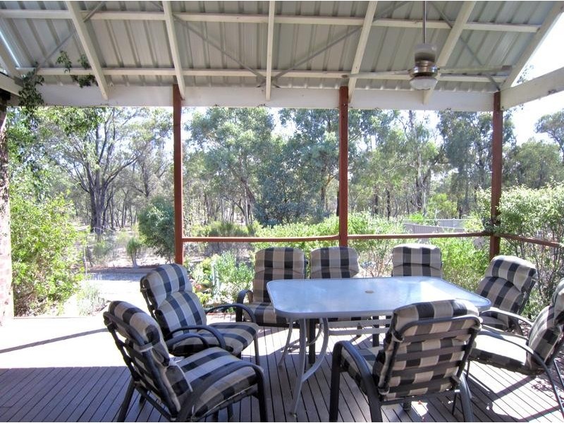 54 Londonderry Way, Epsom VIC 3551