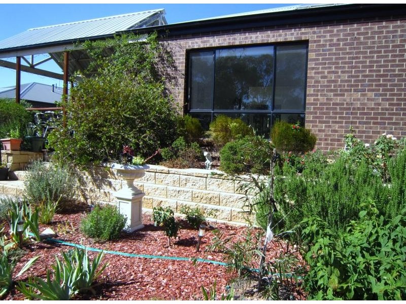 54 Londonderry Way, Epsom VIC 3551