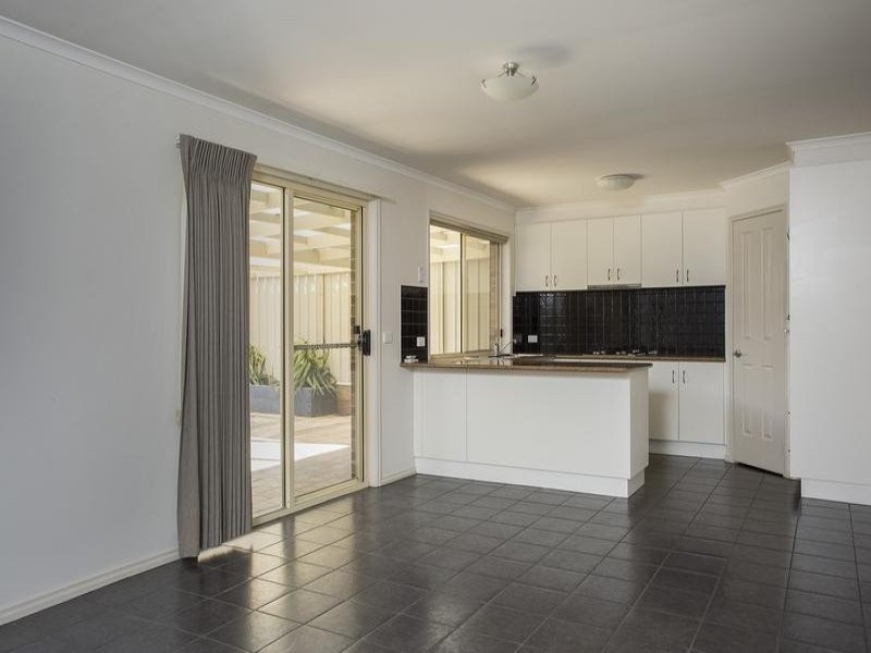 221 B Aspinall Street, Kangaroo Flat VIC 3555