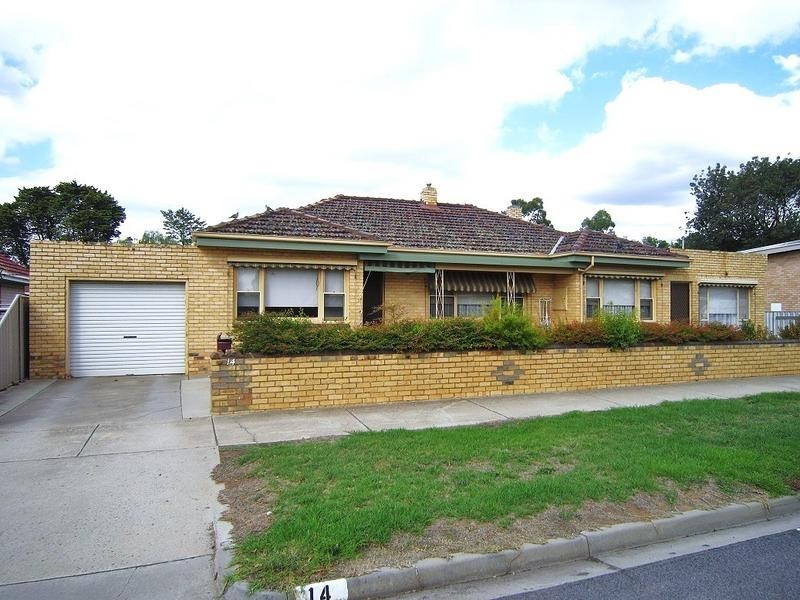 14 Neil Street, Kangaroo Flat VIC 3555