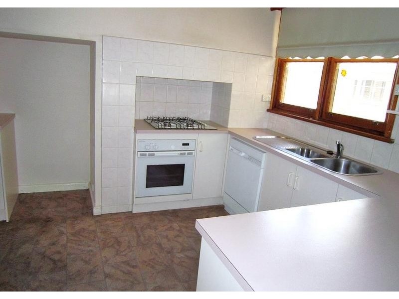 14 Neil Street, Kangaroo Flat VIC 3555