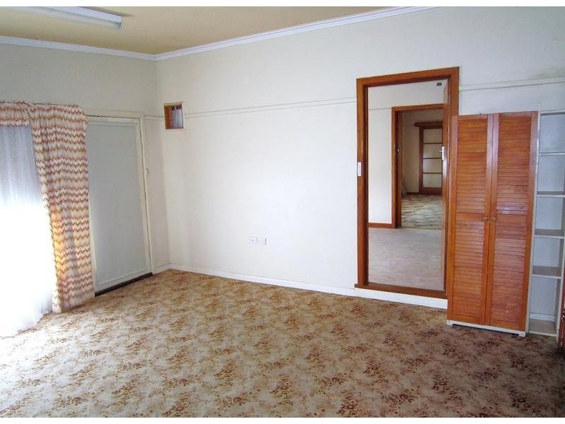 14 Neil Street, Kangaroo Flat VIC 3555