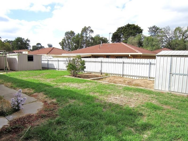 14 Neil Street, Kangaroo Flat VIC 3555