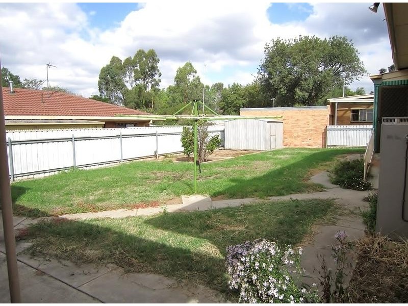 14 Neil Street, Kangaroo Flat VIC 3555