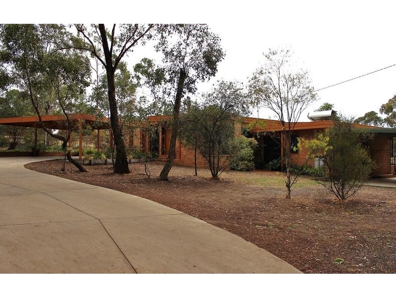 20 Smiths Road, Maiden Gully VIC 3551