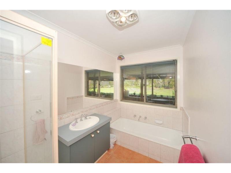 25 Emmaline Drive, Maiden Gully VIC 3551