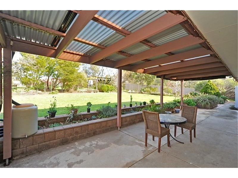 25 Emmaline Drive, Maiden Gully VIC 3551