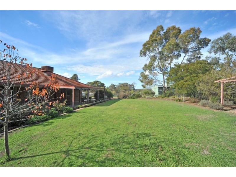 25 Emmaline Drive, Maiden Gully VIC 3551
