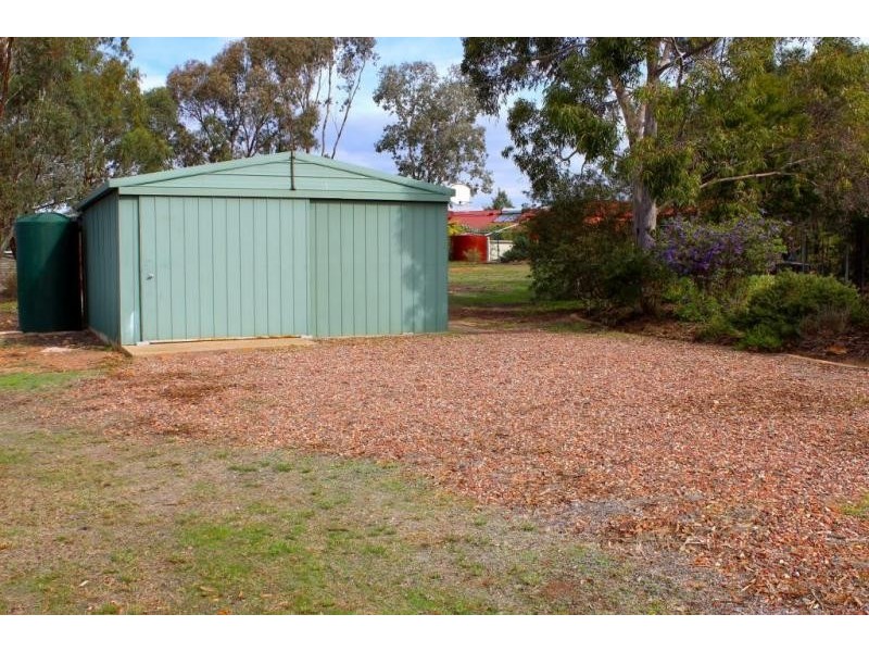 25 Emmaline Drive, Maiden Gully VIC 3551