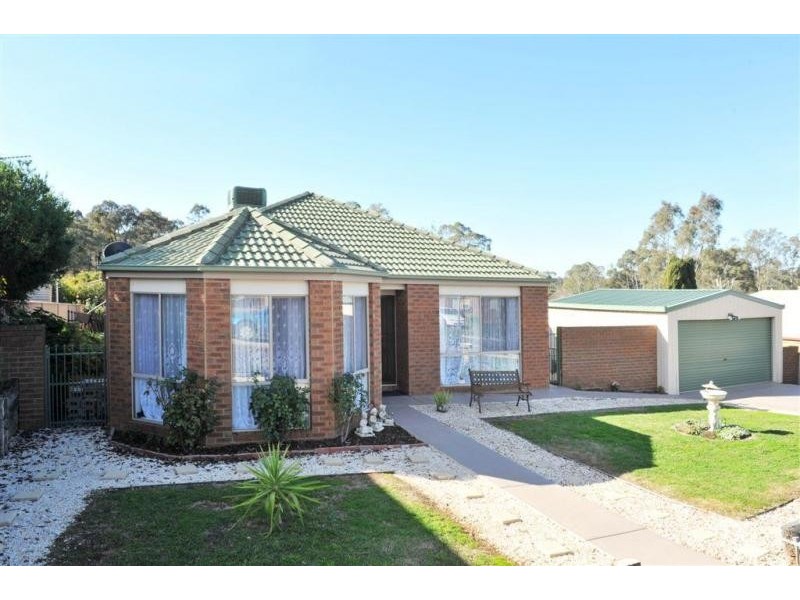 8 Julie Court, Kangaroo Flat VIC 3555