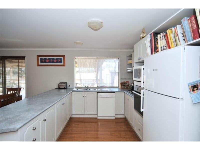 8 Julie Court, Kangaroo Flat VIC 3555