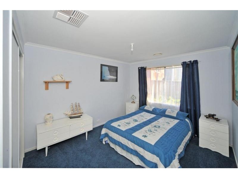 8 Julie Court, Kangaroo Flat VIC 3555