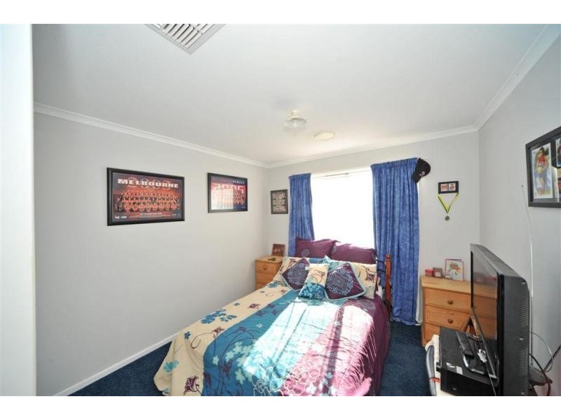 8 Julie Court, Kangaroo Flat VIC 3555