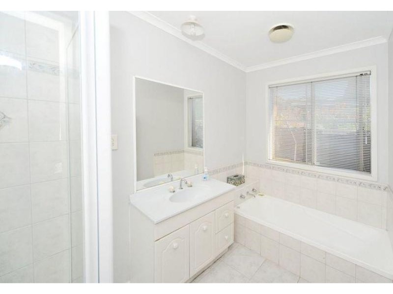 8 Julie Court, Kangaroo Flat VIC 3555