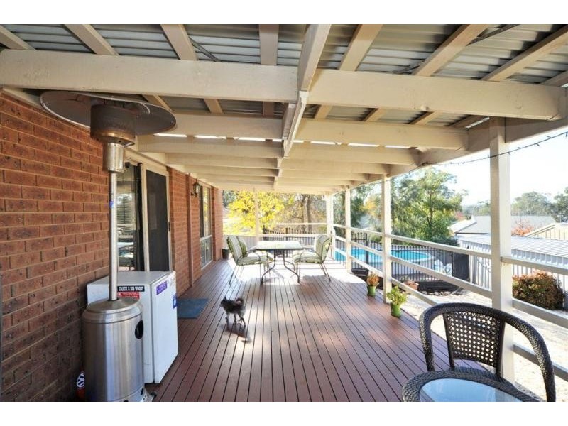 8 Julie Court, Kangaroo Flat VIC 3555