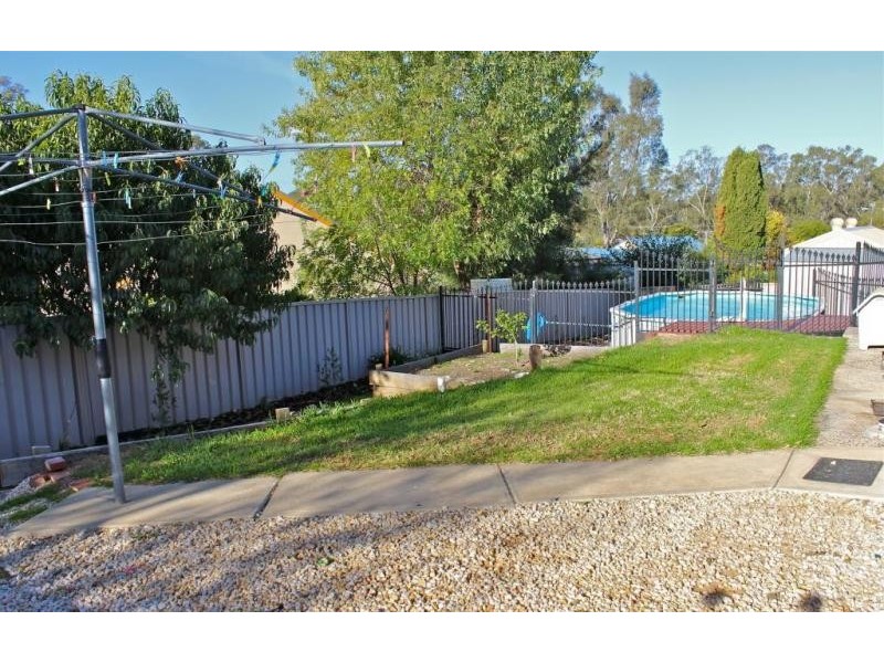 8 Julie Court, Kangaroo Flat VIC 3555