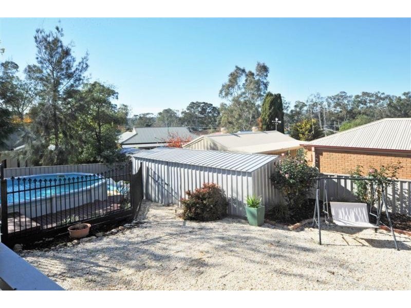 8 Julie Court, Kangaroo Flat VIC 3555