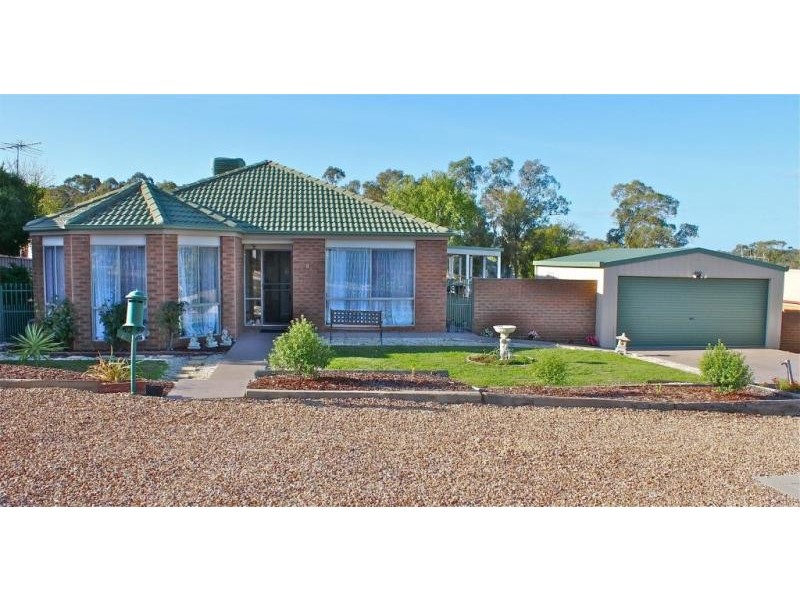 8 Julie Court, Kangaroo Flat VIC 3555