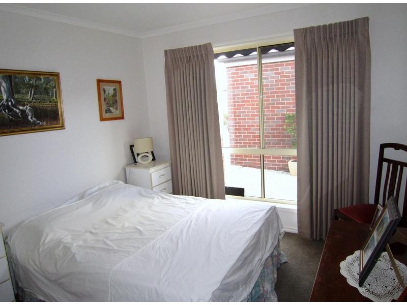 9B Sovereign Gardens, Kangaroo Flat VIC 3555