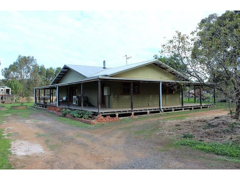 100 Millers Flat Road, Whipstick VIC 3556
