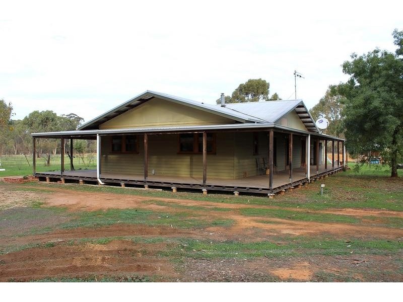 100 Millers Flat Road, Whipstick VIC 3556