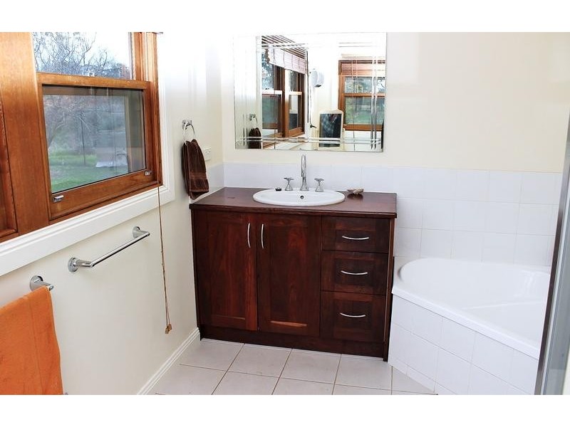 100 Millers Flat Road, Whipstick VIC 3556