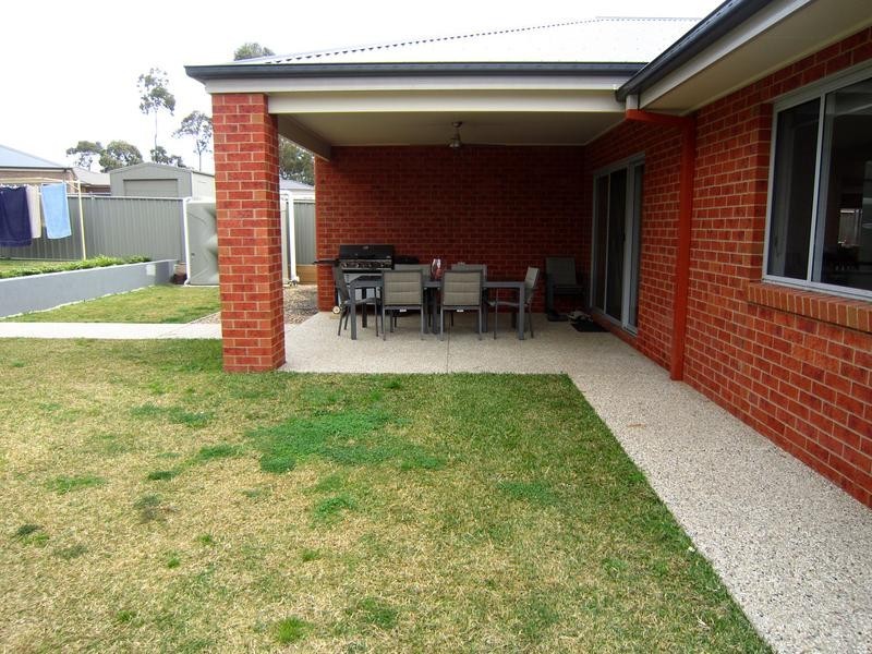 25 Futura Avenue, Golden Square VIC 3555