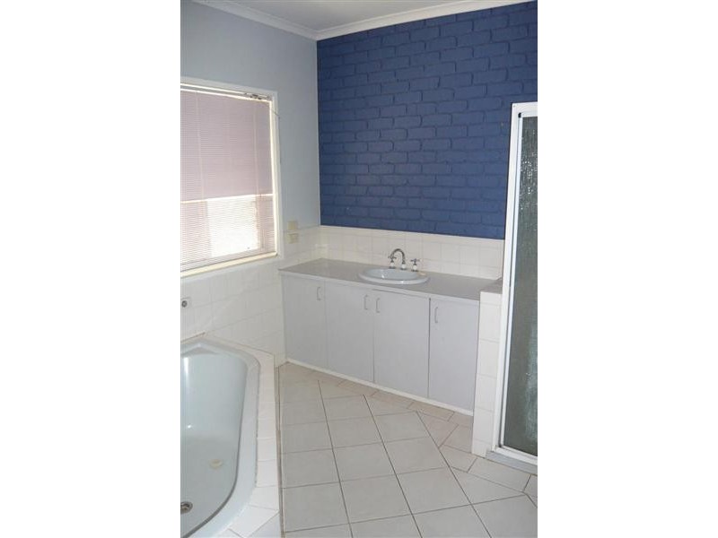 353 station, Epsom VIC 3551