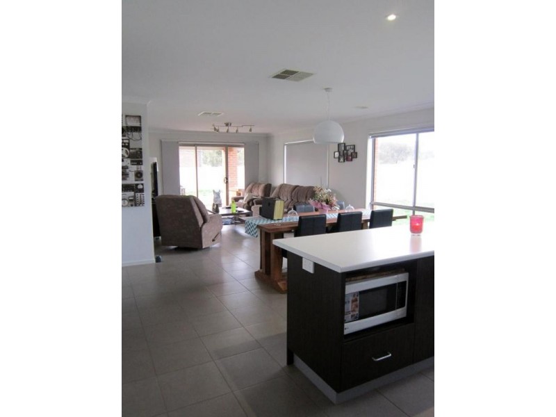 1 Cobb, Kangaroo Flat VIC 3555