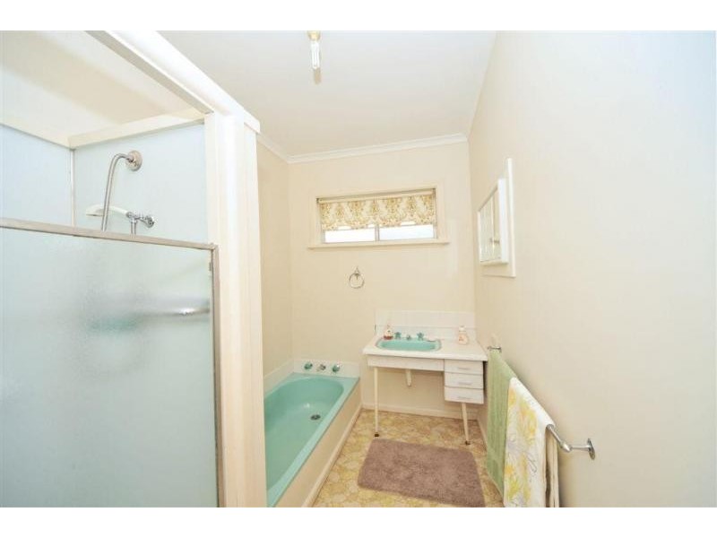 24 Hope Street, Kangaroo Flat VIC 3555