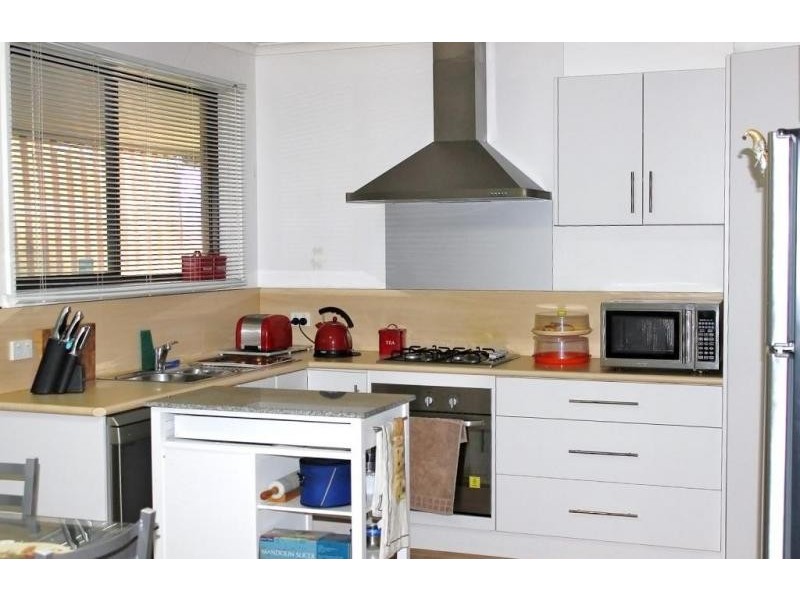 8 Chifley Avenue, Kangaroo Flat VIC 3555