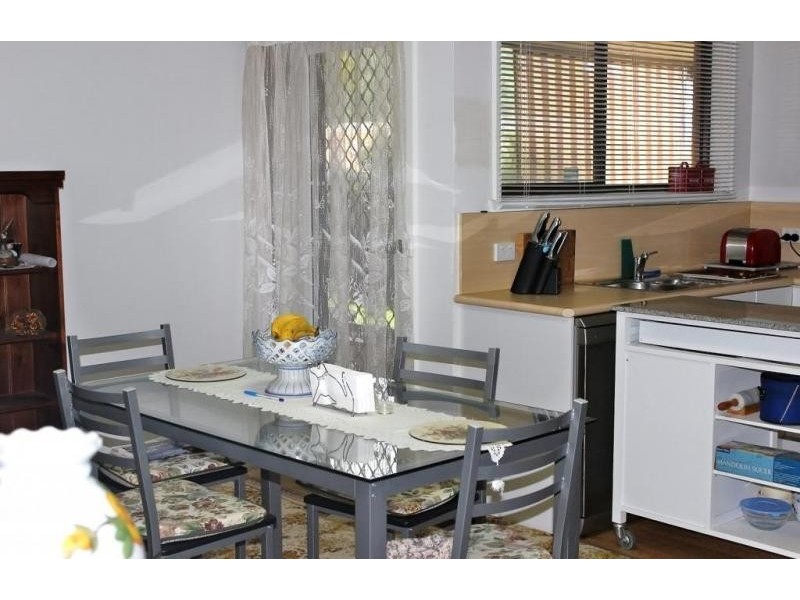 8 Chifley Avenue, Kangaroo Flat VIC 3555