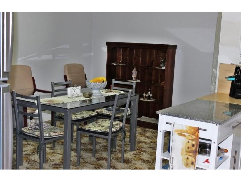 8 Chifley Avenue, Kangaroo Flat VIC 3555