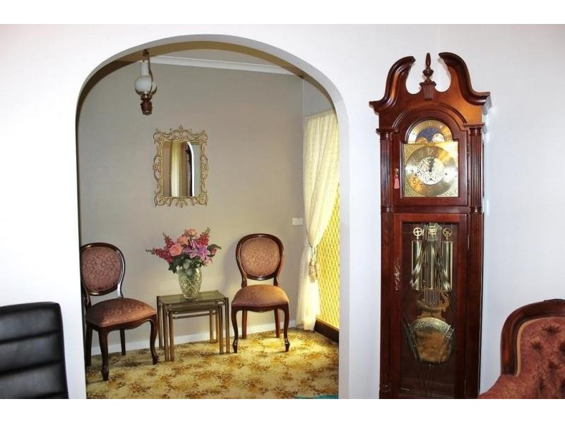 8 Chifley Avenue, Kangaroo Flat VIC 3555