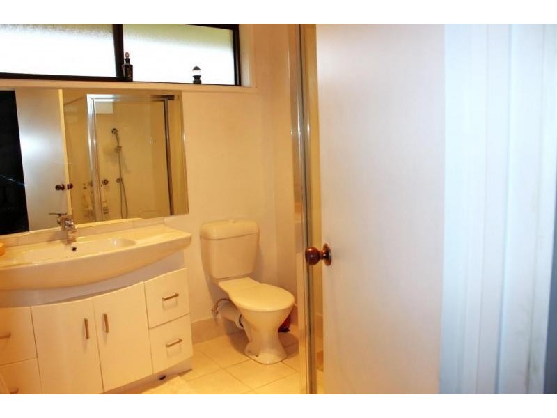 8 Chifley Avenue, Kangaroo Flat VIC 3555