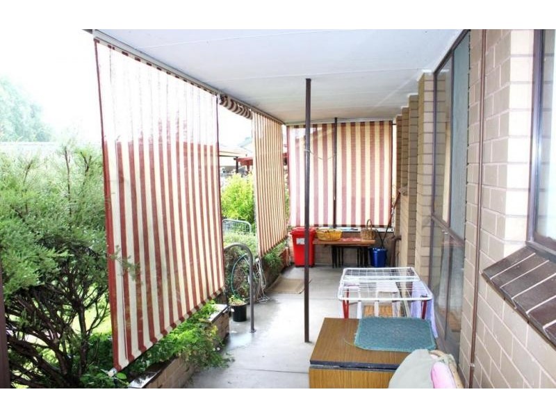 8 Chifley Avenue, Kangaroo Flat VIC 3555