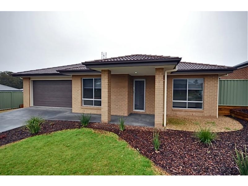 13 Rachel Terrace, Maiden Gully VIC 3551