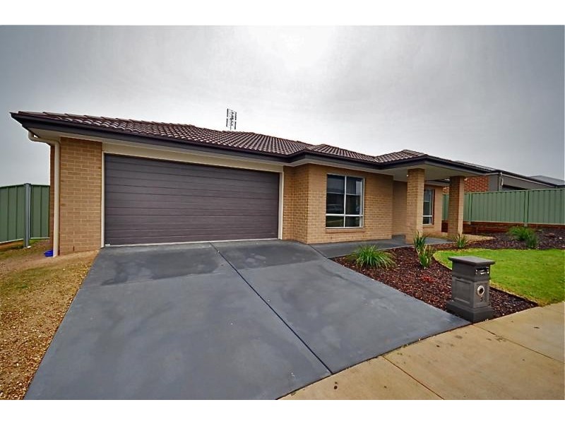 13 Rachel Terrace, Maiden Gully VIC 3551