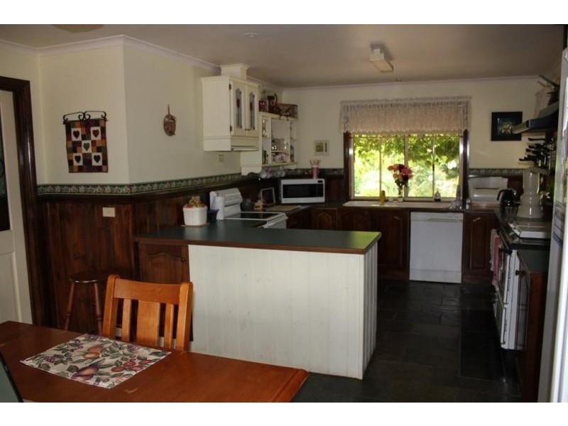 38 Blackjack Road, Harcourt VIC 3453