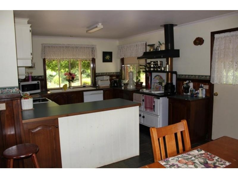 38 Blackjack Road, Harcourt VIC 3453