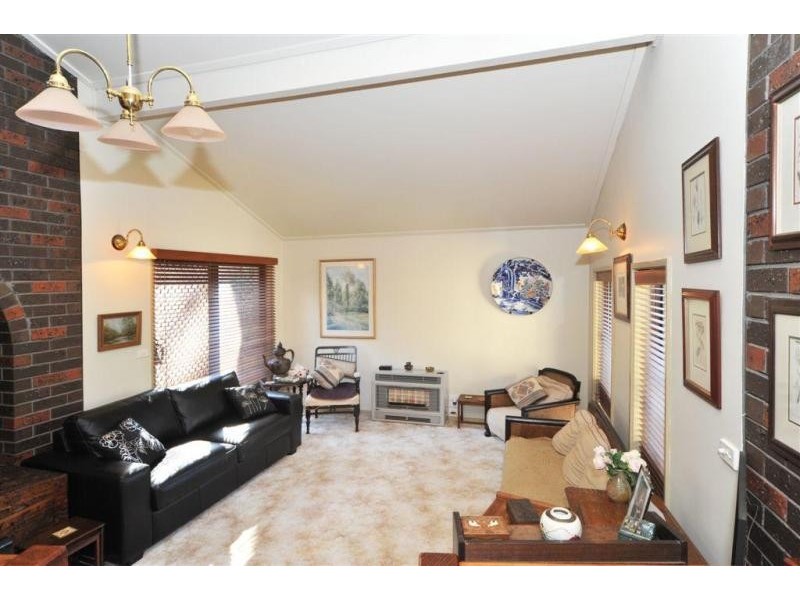 34 Milton Avenue, Spring Gully VIC 3550