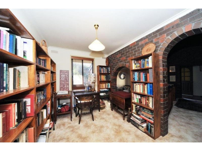 34 Milton Avenue, Spring Gully VIC 3550