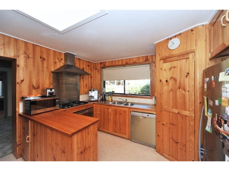 34 Milton Avenue, Spring Gully VIC 3550